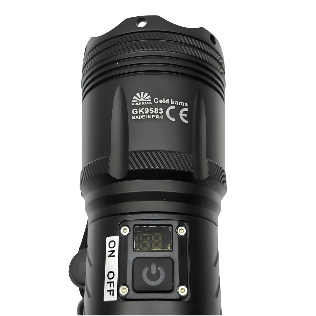 GoldKama GK9583 100W Lazer LED El Feneri - 2200 Metre Menzil, 7200mAh Powerbank Özellikli, Dijital Göstergeli ve 5 Modlu Profesyonel Fener kullanımı